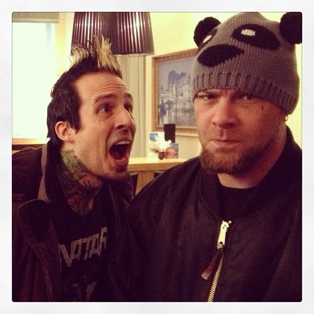 fuckyeahffdp:  Jeremy seems to really like Ivan’s new hat! ‪#‎WeAreInTheUkraine‬