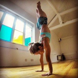 kinoyoga:  Find your center amidst the vicissitudes of life. Pull in to your center line, focus, be strong. Handstand is one of the greatest tests of the alignment and orientation towards the center line. I took this pic after teaching @triyogauk I’ll