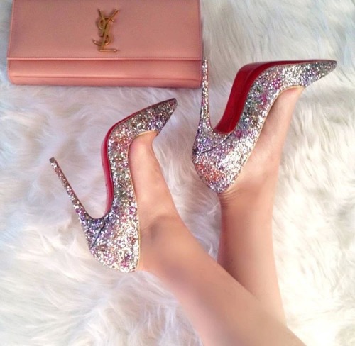 thefemdomdiary:Real life Cinderella shoes!