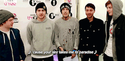 olober-psycho:  bandseverywhere:  at-the-drunken-moon:  BMTH singing Bruno Mars’ Locked Out of Heaven [x]  what about Matt Kean? he seems so lost  Nicholls is into it though omg 