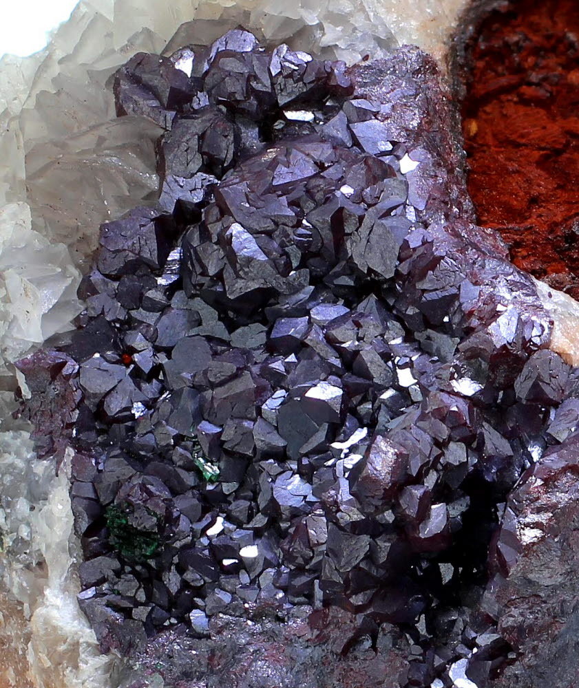 hematitehearts:  Cuprite, Quartz and HematiteLocality: Kombat Mine, Grootfontein,