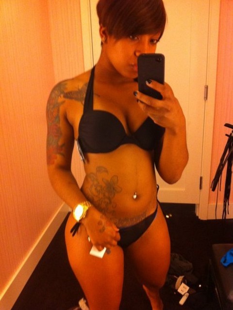 ebony-elite:  For more ebony action click on the pic