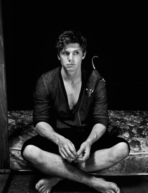 rowdyboy62:  Evan Peters - American Horror Story
