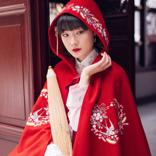 hanfugallery: chinese hanfu/doupeng(cape) by 清辉阁,燕语花事, etc.