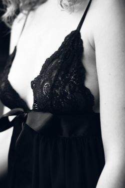 noir-d-amour:  slip by  adrian raymer