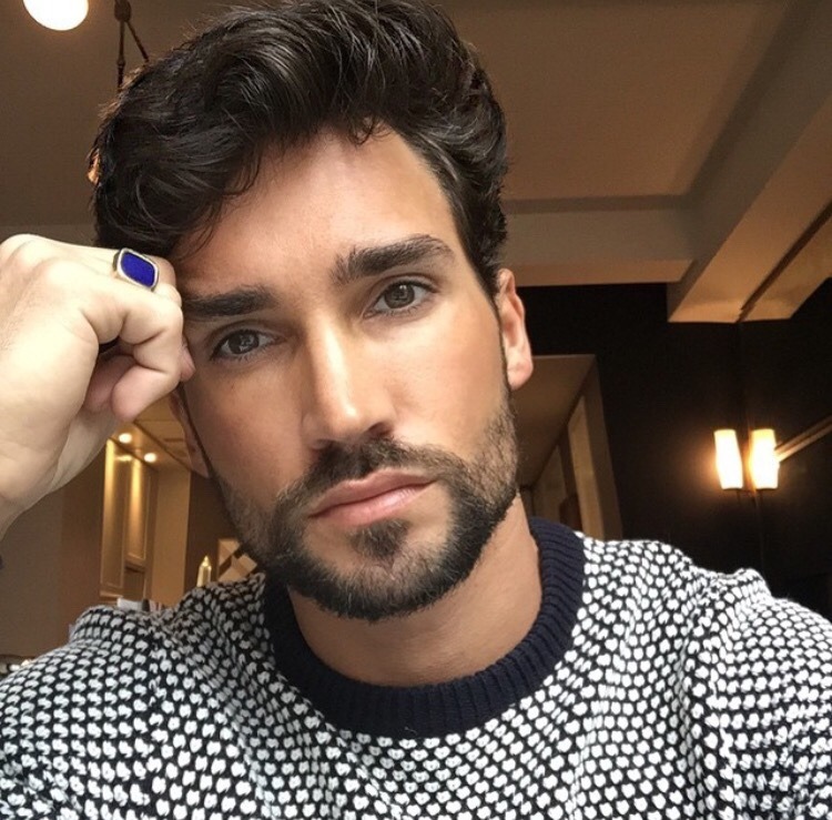 betomartinez:  Beto’s Cornerhttp://betomartinez.tumblr.com/