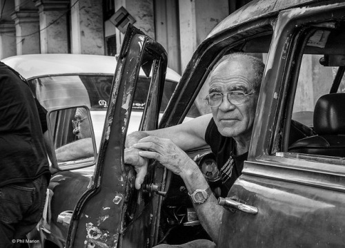 slimmenarehot:Street portrait - Havana. Photo by Phil Marion