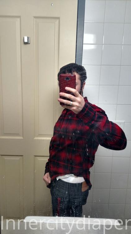 innercitydiaper:Just a college bro drinking in a… diaper?