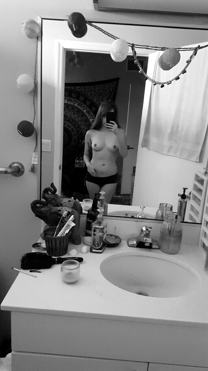 sexposuretime:  Naughtynakednymph