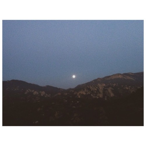 #fullmoon setting over Topanga Canyon #california #damoon #VSCOcam (at Topanga Canyon, Ca)