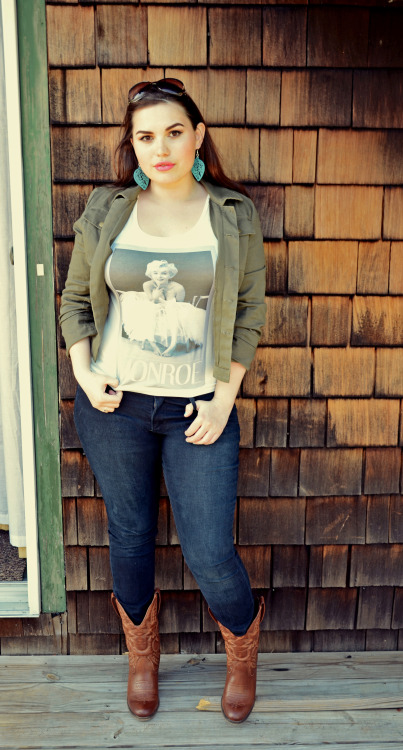 rootsofpassion:Modeling some Marilyn Monroe shirts from HudieFly. Check out the full post on my bl