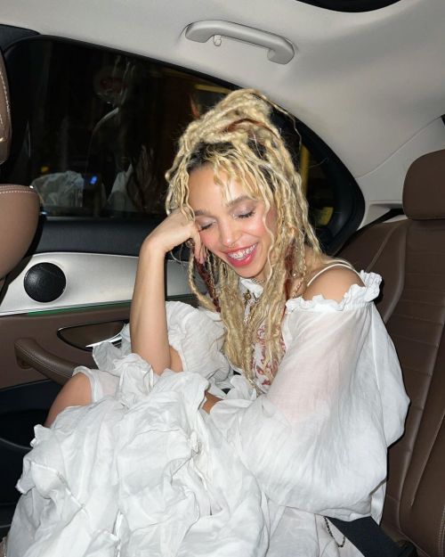 fkatwigs-fashionstyle:fkatwigs: “laugh now, cry later”