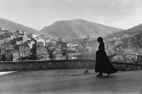 fravery:Henri Cartier-Bresson - Scanno, Abruzzo, Italia 1951