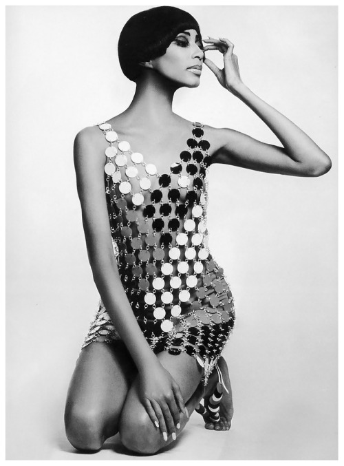 modaobsesionada:  Donyale Luna, One Of The Worlds First Black Super Models. Know Your Fashion History, Look Her Up.