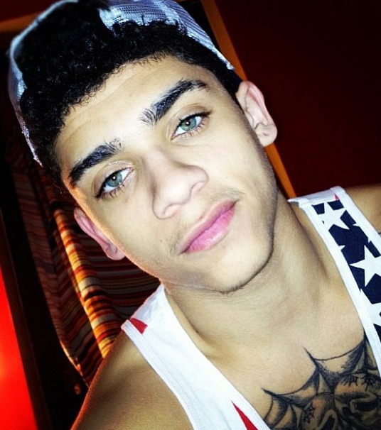 top-azzpirations:  savvyifyanasty:  &gt; damnn! Those eyes!!!!  Follow me @ savvyifyanasty.tumblr.com