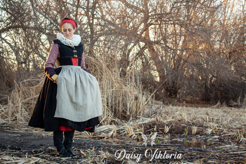 Renaissance costumes by Daisy Viktoria1-3. Blue Flemish kirtle4-5. Dutch dress6-7. Dutch skater dres