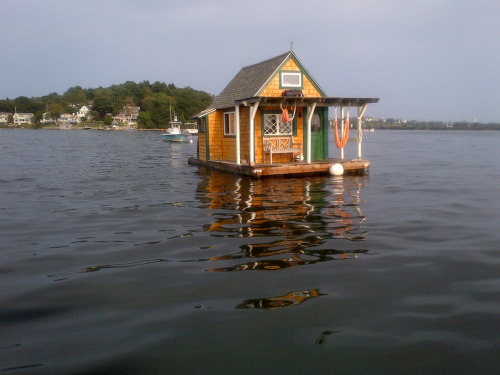cabinporn: Floating cabin in Gloucester, Massachusetts. Contributed by Kate Loring.