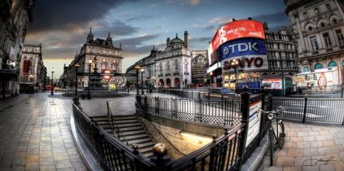 a-modern-major-general:Images of London by Yannick Yanoff:Tower of LondonBus on Westminster BridgeCo