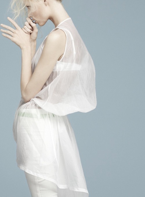 opaqueglitter:Flair May 2011 “Total White” Vika Falileeva By Emilio Tini