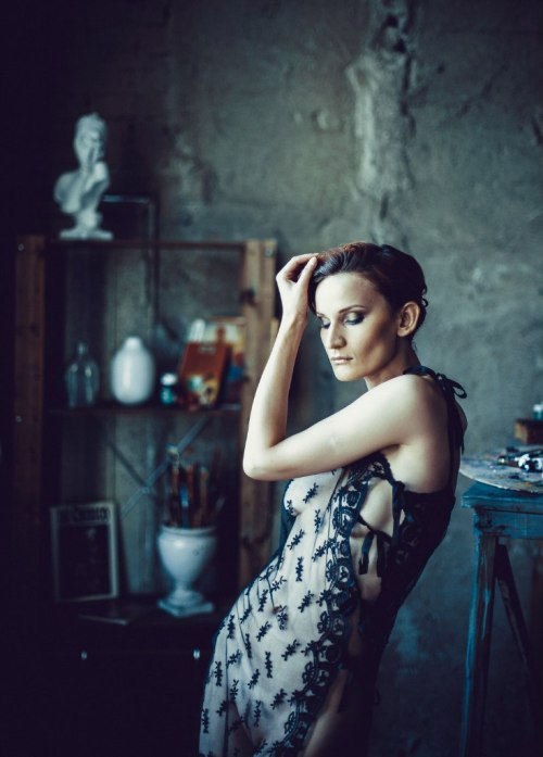 very classic beauty:Olya Miromanova.best of erotic photography:www.radical-lingerie.com