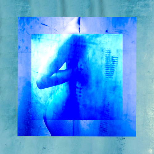 romahnirose:  And another one of my photoshop experiments, featuring Brooke Lynne’s perky derriere ;)