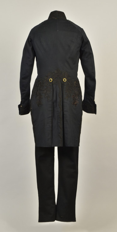 historicaldress:GENTLEMAN’S EMBROIDERED WOOL TAILCOAT, c. 1835Black broadcloth straight-cut front be