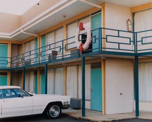 Joel Sternfeld’s photograph The National Civil Rights Museum, Formerly the Lorraine Motel, 450 Mulbe