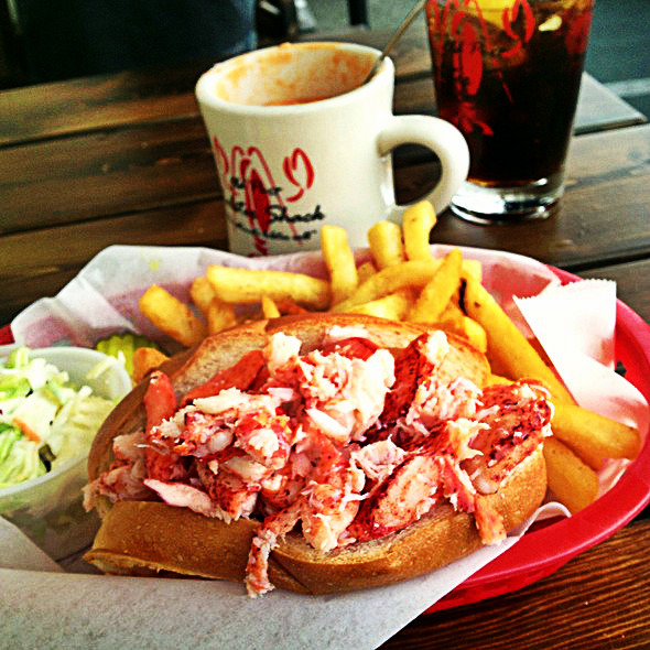 everybody-loves-to-eat:  lobster requested by skyeribbon 