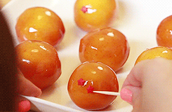 gunnarolla:  racismschool:  carrionofcats:   dragon ball z cakeballs  ummm remember when i tried to make cake balls covered in carmalized sugar and it didn’t work?!?! TELL ME THIS SECRET  After you make the cake balls, put them in the freezer. They