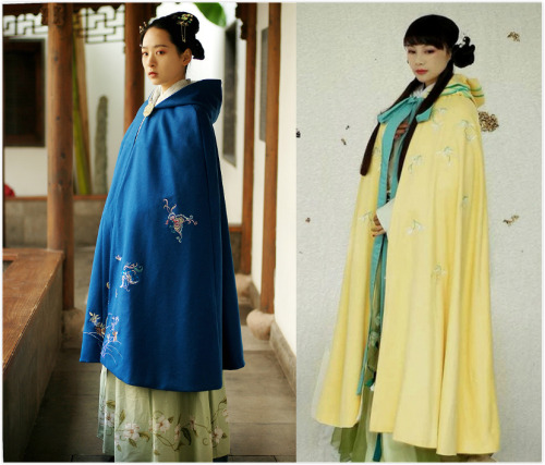 fuckyeahchinesefashion:Traditional Chinese clothes, hanfu. Type: Doupeng斗篷（embroidered cloaks). Made by 清辉阁