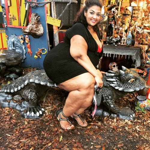 xoxoxomona69:  He say he like his girl BBW 💁🏽🐉  Beautiful