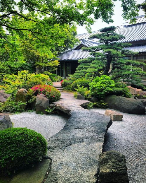 今治国際ホテル庭園“瀑松庭” [ 愛媛県今治市 ] ② Imabari Kokusai Hotel Garden “Bakusho-tei”, Imabari, Ehime ー