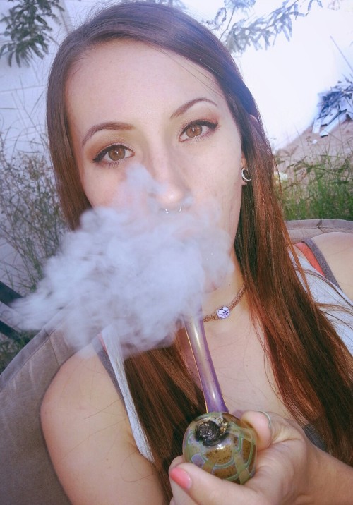 spliffminded:  ciryl:  high ;p  i luv dis 