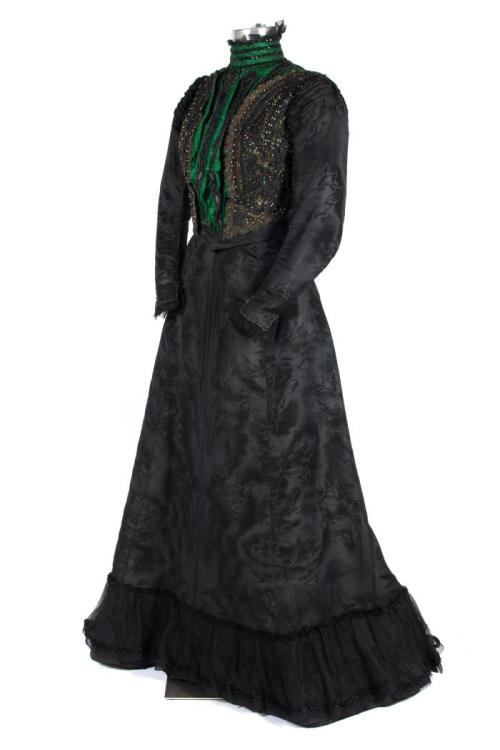 fashionsfromhistory:Dressc.1890-1892Grand Rapids Public Museum