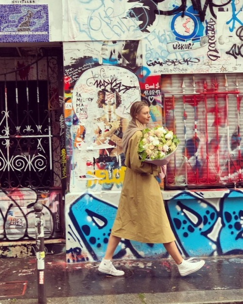 tayanahome:  Maria #Sharapova “ Date night under the rain, Parisian style ❤️ ”