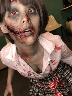 cosplayheaven:  Zombie Halloween Cosplay