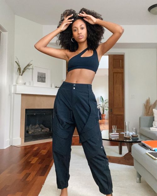 clairemost:This pant is everything #jordanwomen www.instagram.com/p/B8cDsqkHJuL/?igshid=vu8q