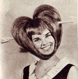 vintageeveryday:  The Valentine’s Day hairdo