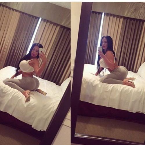 #asswednesday seeing double 😋 #kristinamartelli page has been deactivated and she is working on getting it back in the next few days for now follow her back up account @krismartelli by amyanderssen5