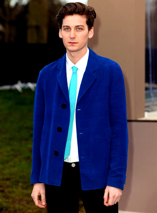 idontcareimjustinspired:  George Craig attends the Burberry Prorsum show during The London Collectio