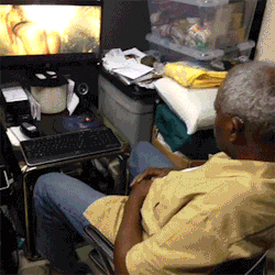 Onlylolgifs:  Grandpa Watchin Nicki Minaj Anaconda