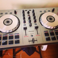 Picked this up recently. It&rsquo;s good to have connections. Pads, from the MPC, feel great! #comeup #pioneer #ddjsb #dj #serato #music
