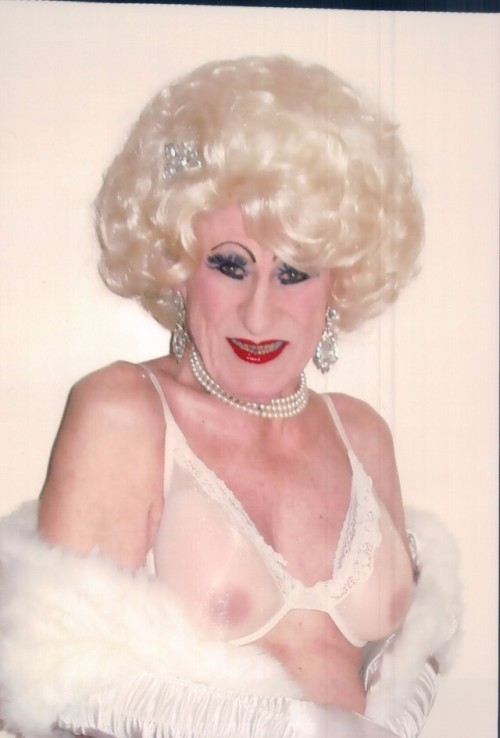 girdleluv: omglaurenme: David very much wanted to be Delores, the Hollywood Porn Queen. 👄👄👄👅👅👅 