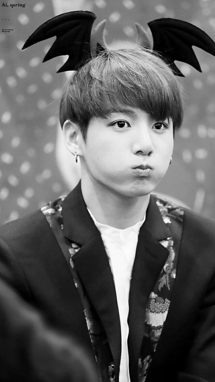 bangtansonyeondarnit: Jungkook Halloween lockscreens ✨   © to rightful owners