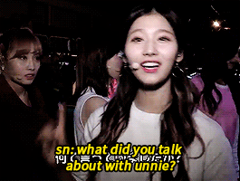 imnayeonie:  foxy nayeon strikes again 