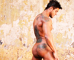 Azz like his mama