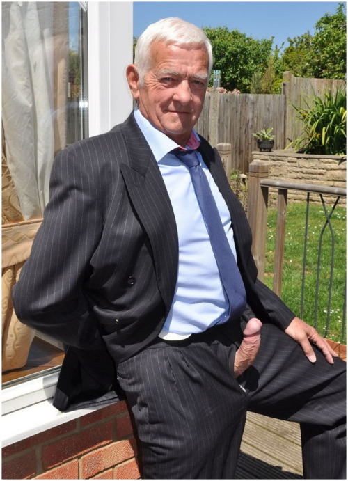 sexy-gay-men-over-60: lovinghornyoldmen: mmmm #Hot #grandpa!! Mmmmmm hot.