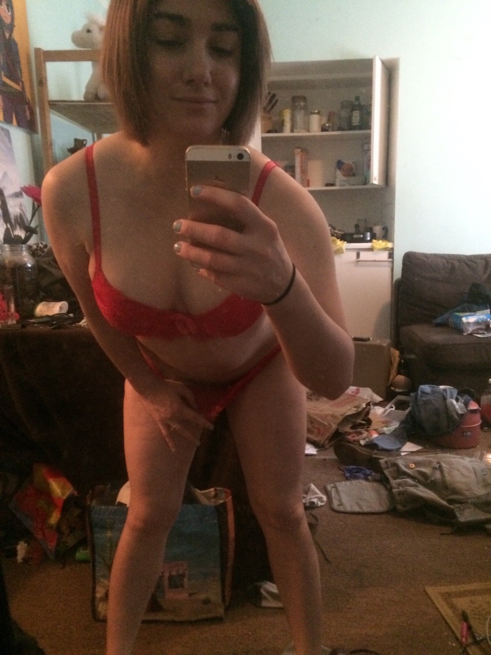 polaroidpetite:  My red set :)
