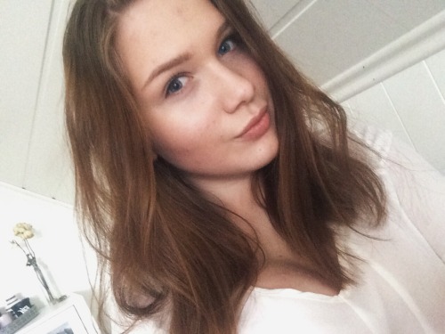 punchedamonet:i always look sleep deprived is that hot