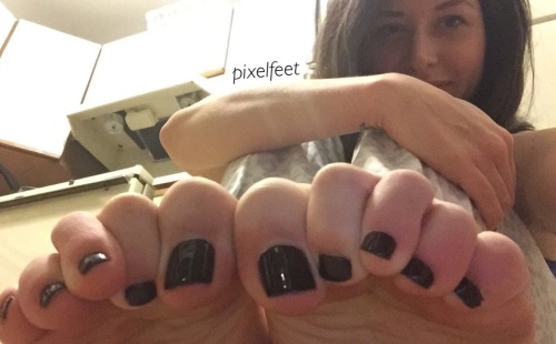 thepixelfeet:  There’s a new email sign up on my site. I’m planning some freebies to send out later 